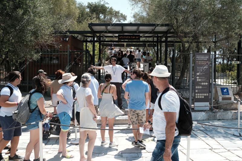 Τουρίστες στην Ακρόπολη / Tourists at Acropolis, Athens