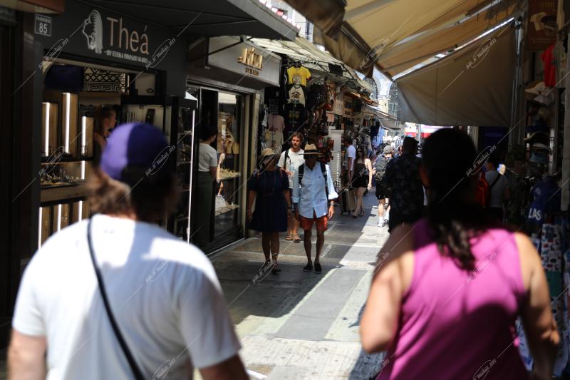 Τουριστική δραστηριότητα στο κέντρο της Αθήνας - Tourist activity in the Center of Athens.
