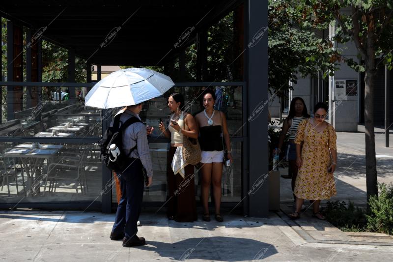 Τουριστική δραστηριότητα στο κέντρο της Αθήνας - Tourist activity in the Center of Athens.