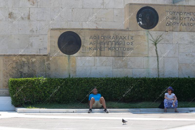 Τουριστική δραστηριότητα στο κέντρο της Αθήνας - Tourist activity in the Center of Athens.