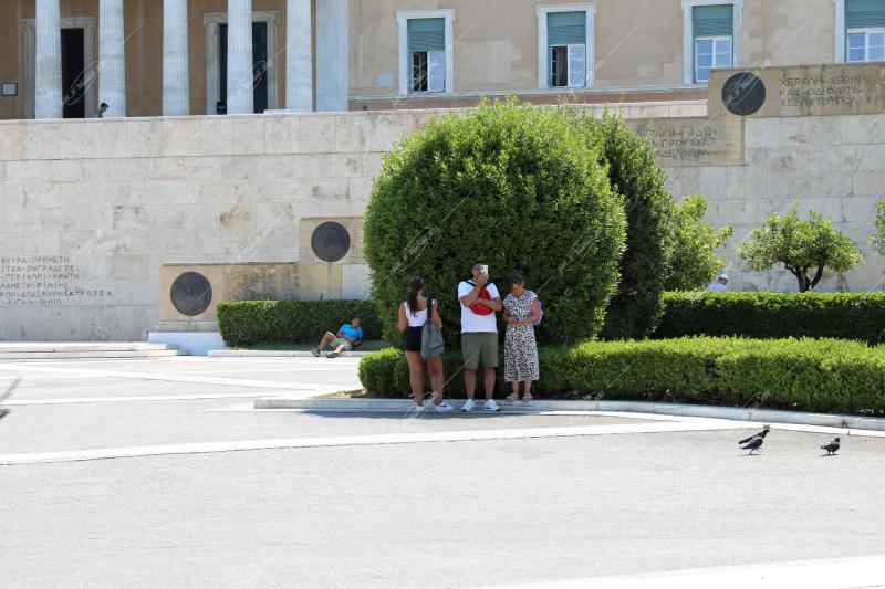 Τουριστική δραστηριότητα στο κέντρο της Αθήνας - Tourist activity in the Center of Athens.