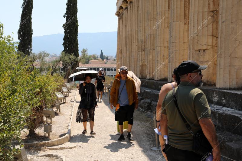 Τουριστική δραστηριότητα στο κέντρο της Αθήνας - Tourist activity in the Center of Athens.