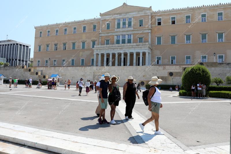 Τουριστική δραστηριότητα στο κέντρο της Αθήνας - Tourist activity in the Center of Athens.